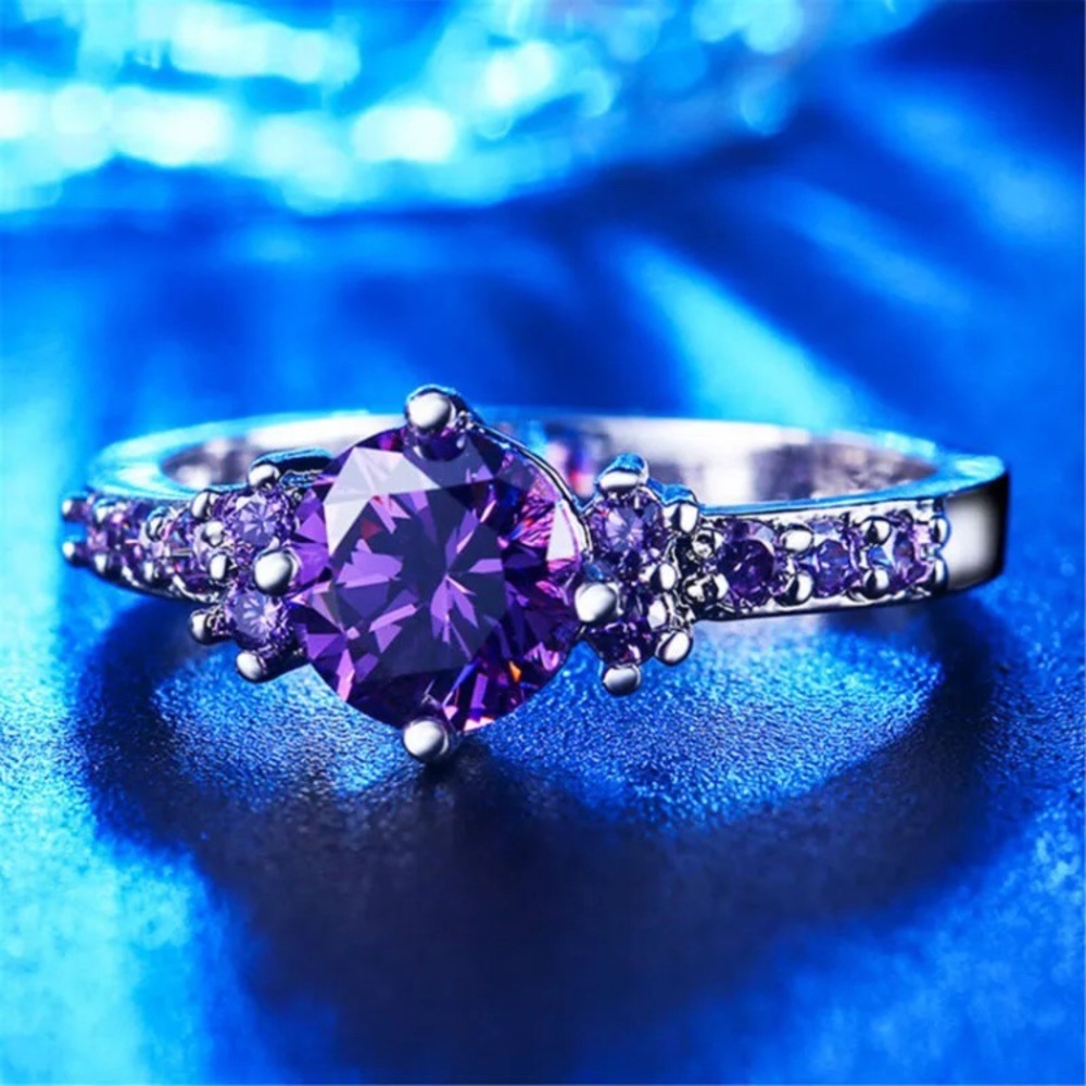Beautiful Women’s CZ Ring